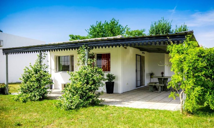 Olavarria House | Budget-Friendly Stay at Posada Casablanca: Rated 9/10!