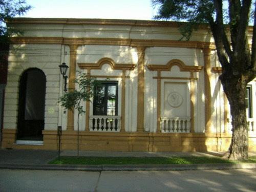 San Antonio de Areco Hotel | Discover Posada De La Plaza: Family-Friendly Retreat