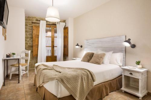 Uncastillo Hotel | Discover Posada de Uncastillo: Guest Rated 9.5/10 & Family-Friendly