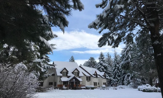 San Carlos de Bariloche Cabin | Budget-Friendly Stay at Posada del Angel with Restaurant