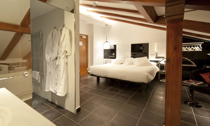 Barrio de La Latina Hotel | Elegant Stay at Posada del León de Oro Boutique Hotel