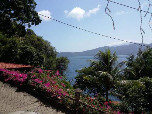 La Laguna Hotel | Cozy Posada Ecologica La Abuela with Private Beach & Ocean View