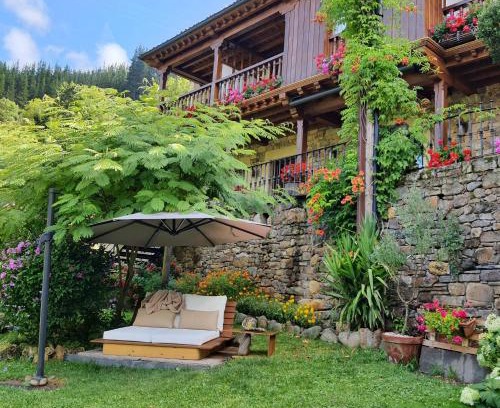 Cambarco Hotel | Discover Posada El Azufral: Rated 9.1 with Hot Tub & Dining