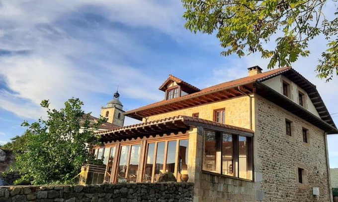 Valdecilla House | Discover Posada El Hidalgo: Family-Friendly with Breakfast