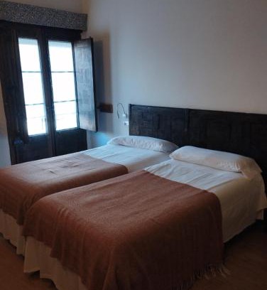 Navarrete House | Welcoming Posada Ignatius: Pet-Friendly with Top Amenities