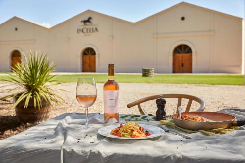 Eugenio Bustos House | Inviting Stay at Posada La Celia with Pool & Hot Tub