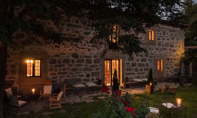 Navarredonda de Gredos House | Discover Posada la Casa de Arriba: Spa & Family-Friendly Stay