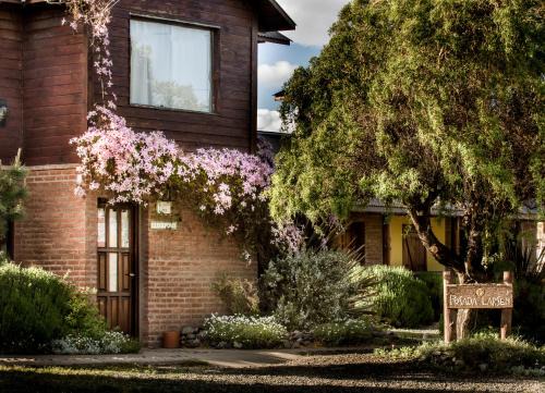Macrozona Meseta Cerro Calafate Hotel | Pet-Friendly Posada Larsen with Top Guest Ratings