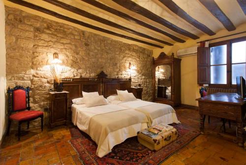 Laguardia Old Town Hotel | Discover Posada Mayor de Migueloa: Family-Friendly Retreat