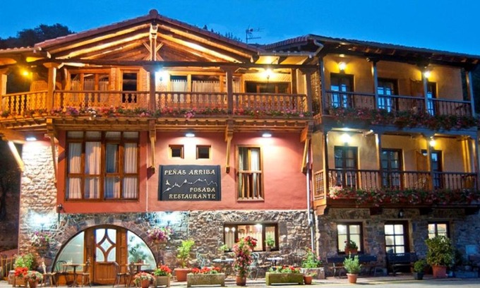 Lon House | Comfortable Stay at Posada Peñas Arriba with Hot Tub