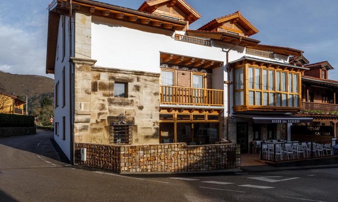 Barrio de Arriba Hotel | Charming Posada Rural Fuente Juliana with Restaurant & Family Fun