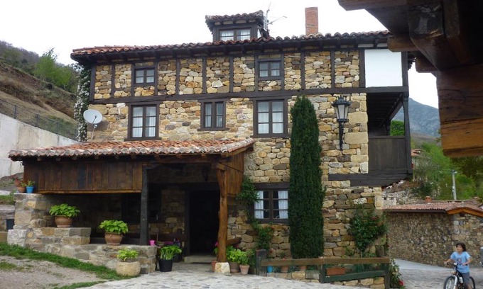 Cahecho Hotel | Family-Friendly Retreat at Posada Torcaz - Rated 8.2/10