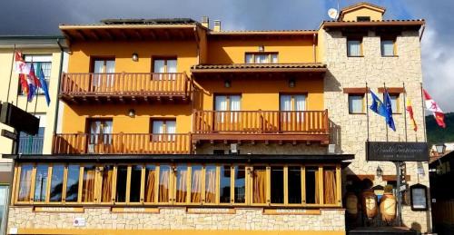 Piedralaves Hotel | Cozy Posada Trastamara: Family-Friendly & Accessible Retreat