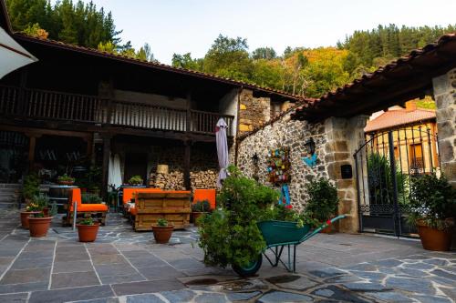 Cillorigo de Liebana Hotel | Discover Posada Villa Matilde: Family-Friendly Retreat