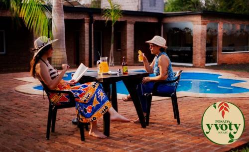 Zona Granja Hotel | Cozy Stay at Posada Yvoty with Pool and Breakfast Included