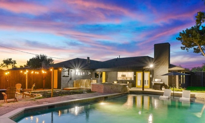 Northwest Dallas House | Elegant 6BR Pool Oasis with Game Room & Hot Tub Retreat