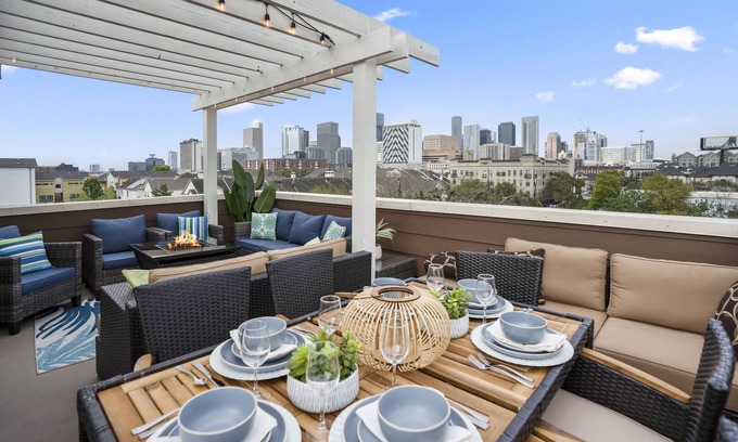 Midtown House | Elegant Downtown Retreat with Rooftop Terrace & Pet-Friendly Stays