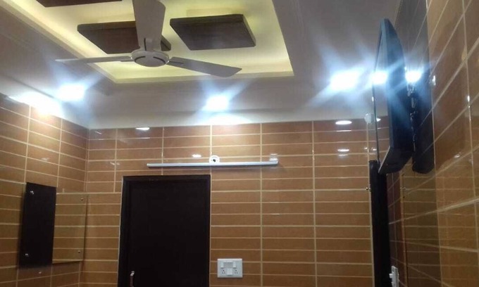 Lajpat Nagar Apartment | Prime South Delhi Stay: Safe Area with Kitchen Access
