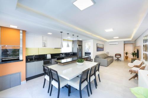 Quatro Ilhas Apartment | Unwind at Positano 206: Guest Rated 9.8, Steps from Beach