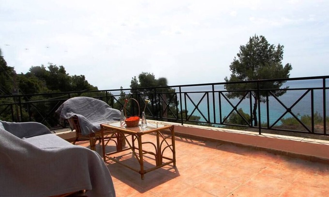 Possidi House | Sea View Villas: Family-Friendly Stays with Breakfast Included