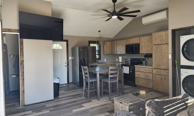 Somerville Cabin | Pet-Friendly Possum Run Cabin: Perfect for Families of 6
