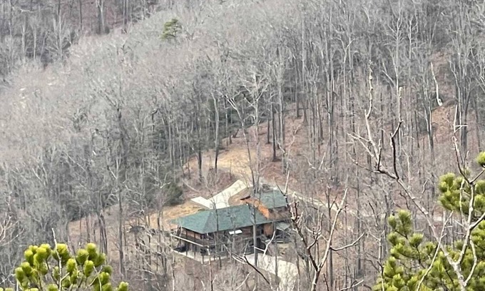 Black Mountain Apartment | Perfect Two-Bedroom Mountain Retreat with Private Hot Tub
