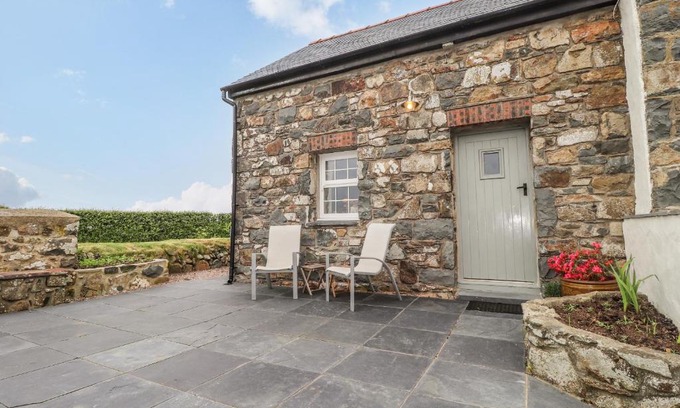 Trefasser House | Discover Post Office Cottage: Pet & Child Friendly Retreat