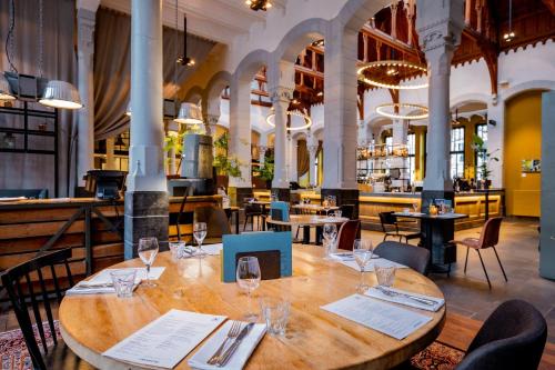Leeuwarden Hotel | Discover Post-Plaza Hotel & Grand Café: A 4-Star Retreat