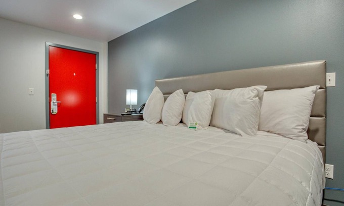 Carlsbad Hotel | Relax at Post Time Inn: Spa, Dining & Family-Friendly