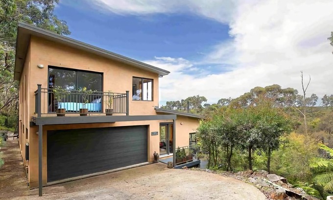 Blackheath House | Experience Postcards From The Edge: 10/10 Rated Retreat