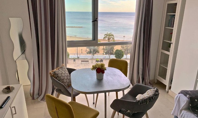 Raval Roig Apartment | Discover Postiguet Beach: Oceanfront Escape for Families
