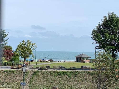 Lynmouth Apartment | Relaxing Oceanfront Retreat: Postman's Knock in Lynmouth