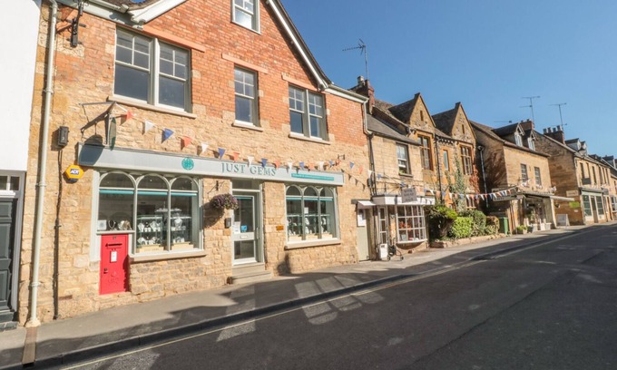 Winchcombe Cottage | Fantastic Postmaster's Lodging with Garden in Winchcombe