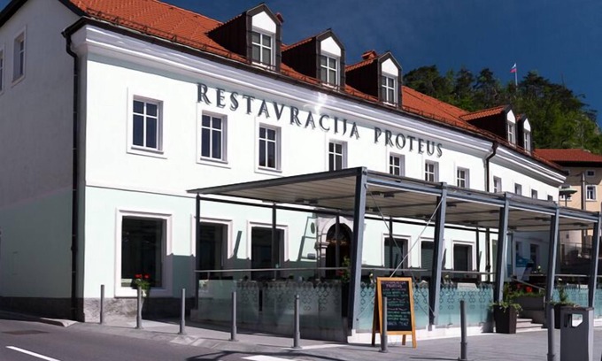 Postojna House | Discover Postojna Cave Rooms & Apartments with Spa Amenities