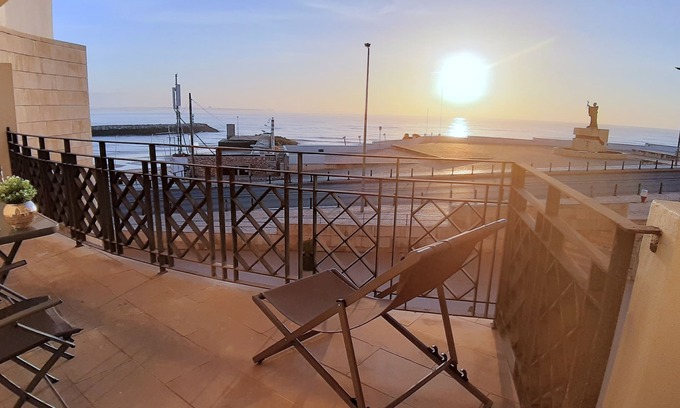 Ameijeira Apartment | Seaside Comfort at POTATO BEACH: Ocean View Apartment