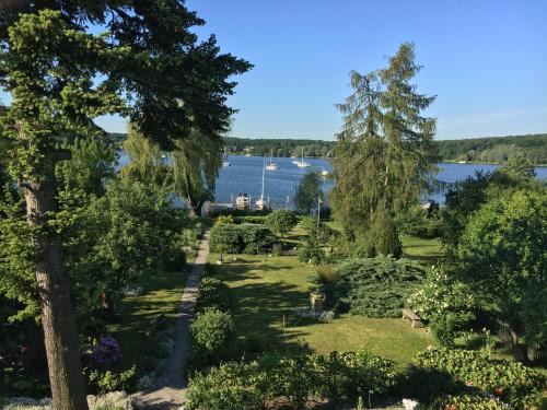 Neu Fahrland Apartment | Top-Rated Potsdam-Krampnitz with Fireplace & Hot Tub