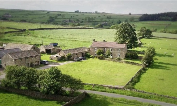 Lofthouse House | Family-Friendly Retreat at Pott Hall – Rated 9/10 by Guests