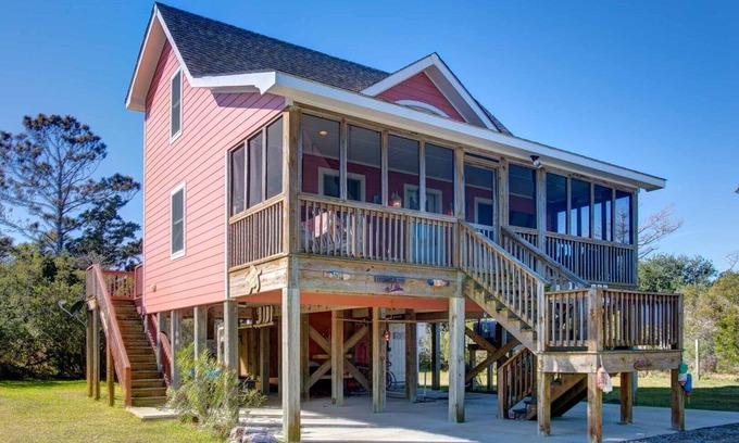 Ocracoke House | Potter's Place: Cozy Retreat Near Ocracoke Lighthouse