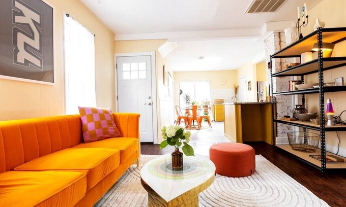 Bay View House | Bright 1.5BR Potter Upper in Bay View - Pet Friendly Stay