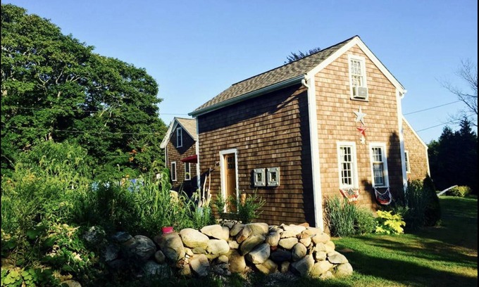 Snug Harbor House | Experience Potters Pond Cottage: Close to East Matunuck & URI