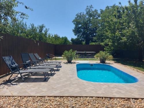 Tiszafured Apartment | Top-Rated Potyka Apartman: Ocean View & Pet-Friendly Stay