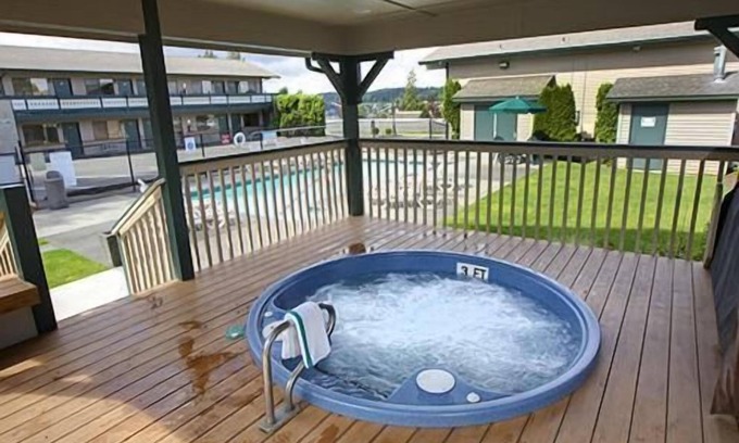 Poulsbo Hotel | Discover Comfort at Poulsbo Inn & Suites with Pool & Spa