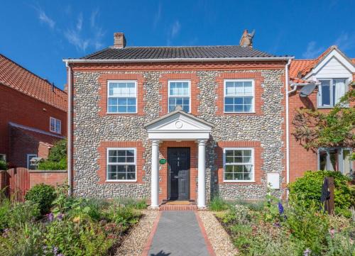 Holt House | Guest Rated: 9.3 at Pound Cottage - Family-Friendly Retreat