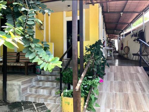 Vila dos Remedios Hotel | Beachfront Pousada Água Viva with Ocean Views & Kitchen