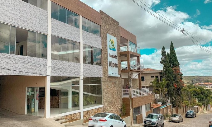 Triunfo Hotel | Cozy Pousada Alpes with Ocean View and Pool Access