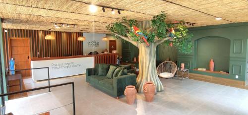 Esplanada do Cruzeiro Hotel | Discover Pousada Arara: Oceanfront Retreat with Pool Access