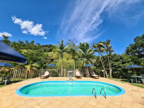 Sao Luiz Do Paraitinga Hotel | Relax at Pousada Araucária with Oceanfront Views & Spa