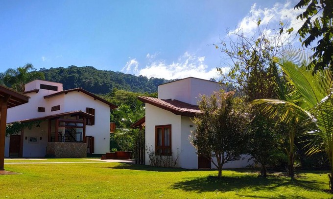 Sao Luiz Do Paraitinga Hotel | Explore Pousada Asa do Vento: Family-Friendly Escape