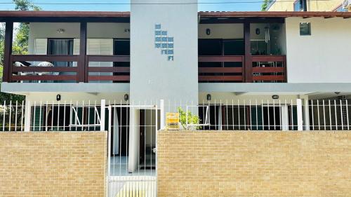 Ponta das Canas Apartment | Pet-Friendly Pousada Azaléias with Ocean Views & Kitchen
