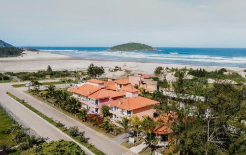 Barra de Ibiraquera Hotel | Discover Relaxation at Pousada Barra Mar with Ocean Views